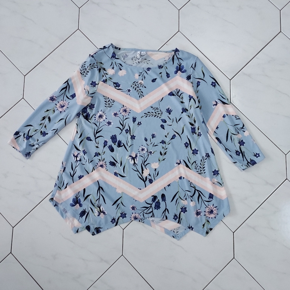 Elle Asymmetrical Hem Top Size Small